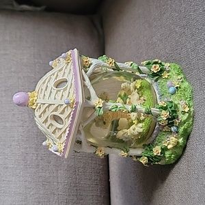 Avon  Collection Spring Bunny Waterglobe vintage 2003 Easter collection